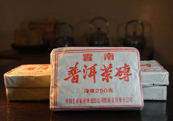 2000年7581昆明磚茶| 惟馨堂陳興夏教授野生沉香普洱老茶